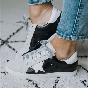 Lace up low top star sneakers with metallic laces